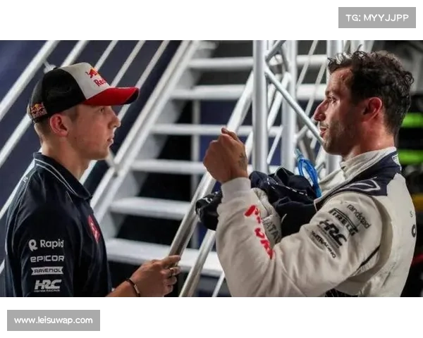 诺里斯关键进站超车劳森，保住领奖台位置