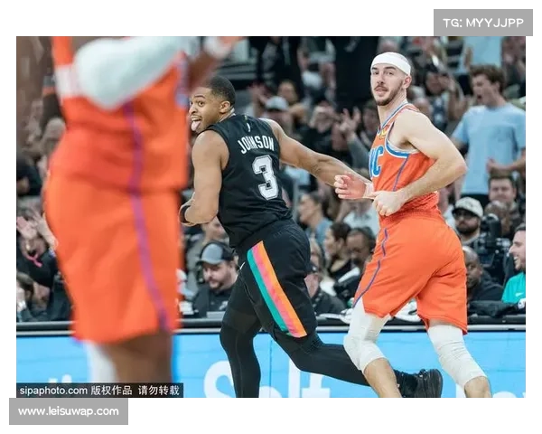 马刺117-102再胜雷霆完成赛季三杀，福克斯29分文班亚马19+11